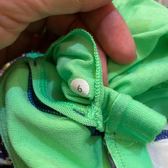 Lululemon Dancing Warrior Tank Women Size 6 - Picture 10 of 10